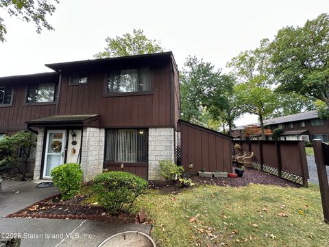 Photo of 51 Rumson Road, Staten Island, NY 10314 (MLS # 2506054)