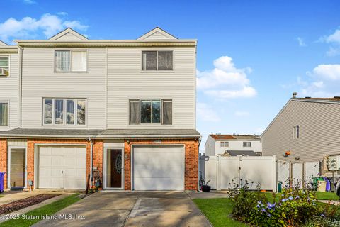 Photo of 519 Buel Avenue, Staten Island, NY 10305 (MLS # 2506306)