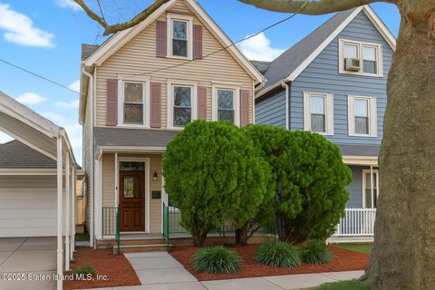 Photo of 25 Catlin Avenue, Staten Island, NY 10304 (MLS # 2506903)