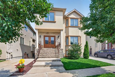 Multifamily For Sale - 31 Aaron Lane<br/> Richmond County, Staten Island, NY 10309