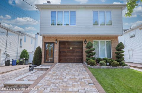 Photo of 32 Peare Place, Staten Island, NY 10312 (MLS # 1163012)