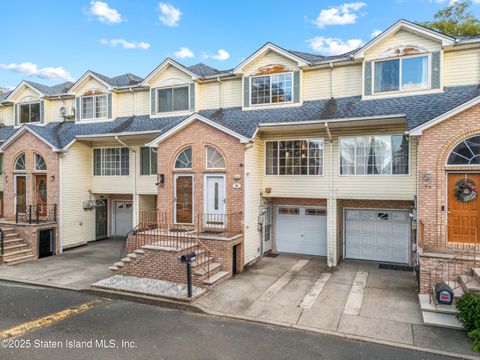 Photo of 92 Pelican Circle, Staten Island, NY 10306 (MLS # 2506116)