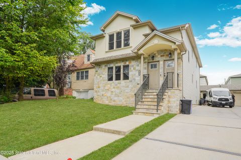Photo of 162 Edgegrove Avenue, Staten Island, NY 10312 (MLS # 2505238)