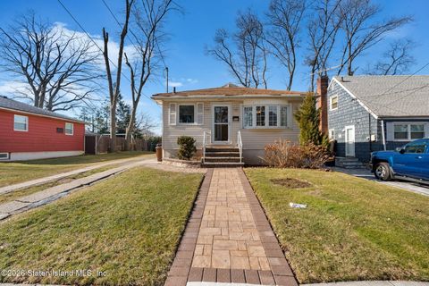 Photo of 108 Crafton Avenue, Staten Island, NY 10314 (MLS # 2600305)