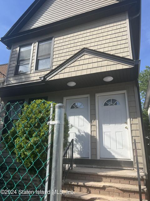 Photo of 979 Post Avenue #2, Staten Island, NY 10302 (MLS # 2403199)