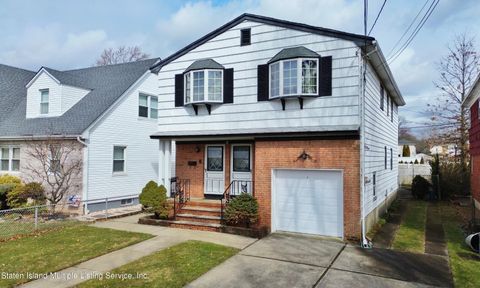 Photo of 85 Reno Avenue, Staten Island, NY 10306 (MLS # 1160621)