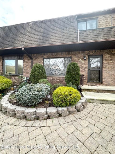 Photo of 848 Rensselaer Avenue, Staten Island, NY 10309 (MLS # 2400194)