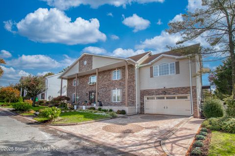 Multifamily For Sale - 30 Woodvale Loop<br/> Staten Island, NY 10309