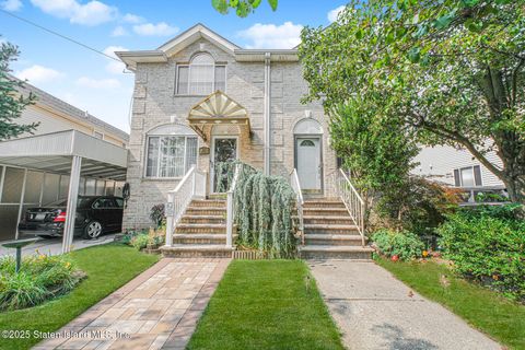 Photo of 111 Gary Street, Staten Island, NY 10312 (MLS # 2504546)