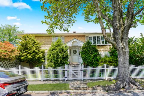 Photo of 134 Greaves Avenue, Staten Island, NY 10308 (MLS # 2502170)