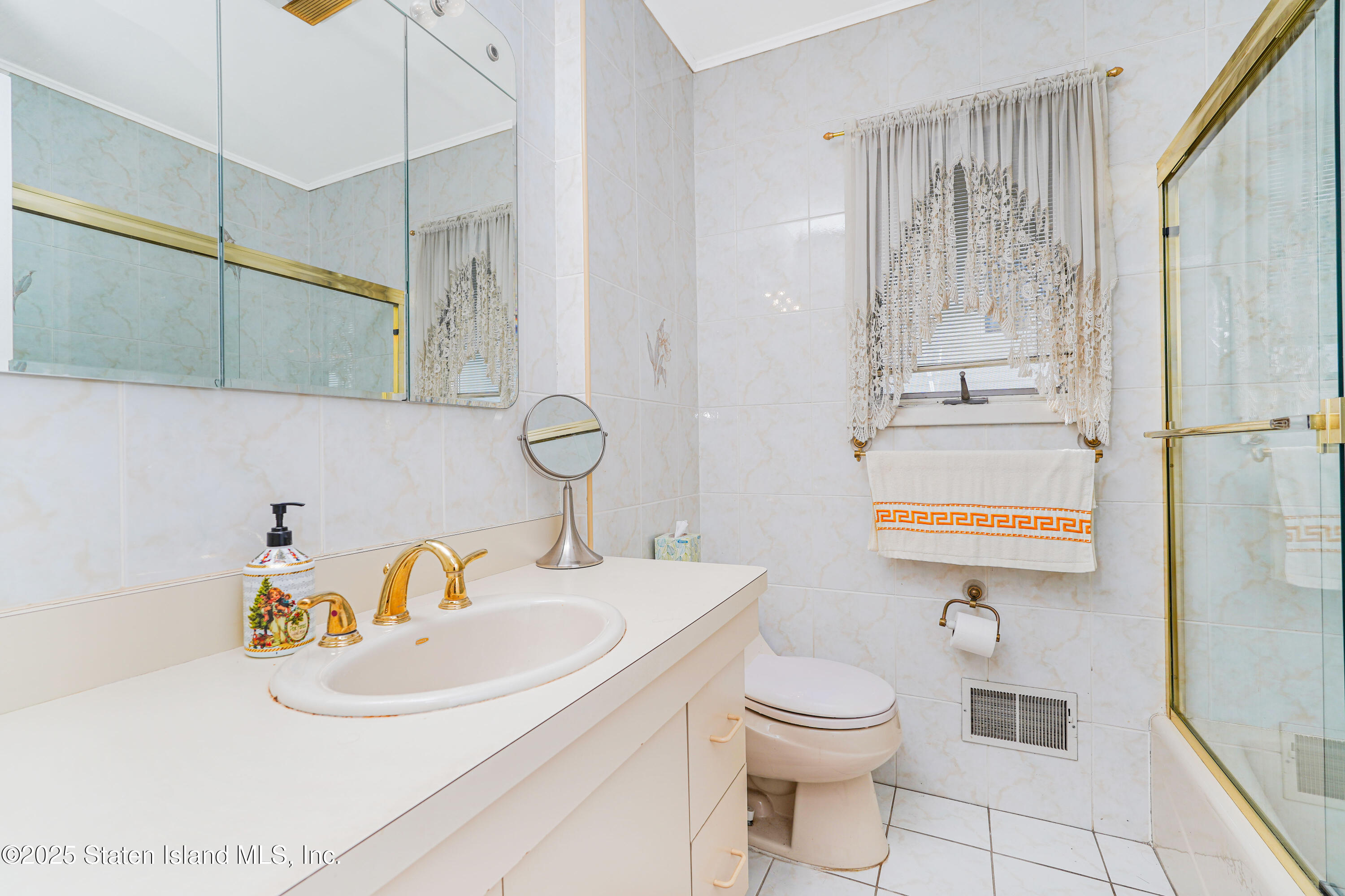 Staten Island, New York 10312, United States, 4 Bedrooms Bedrooms, ,2 BathroomsBathrooms,Residential,Active,182790