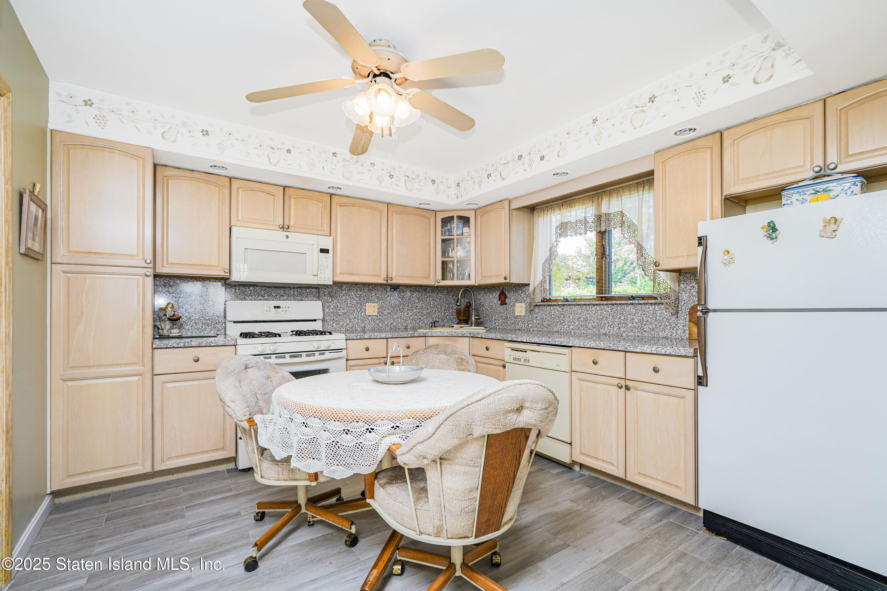 Staten Island, New York 10312, United States, 4 Bedrooms Bedrooms, ,2 BathroomsBathrooms,Residential,Active,182790