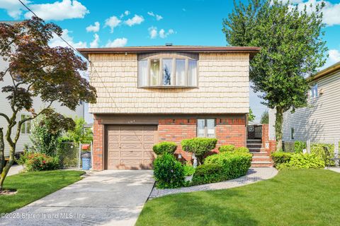 Photo of 504 Huguenot Avenue, Staten Island, NY 10312 (MLS # 2504445)