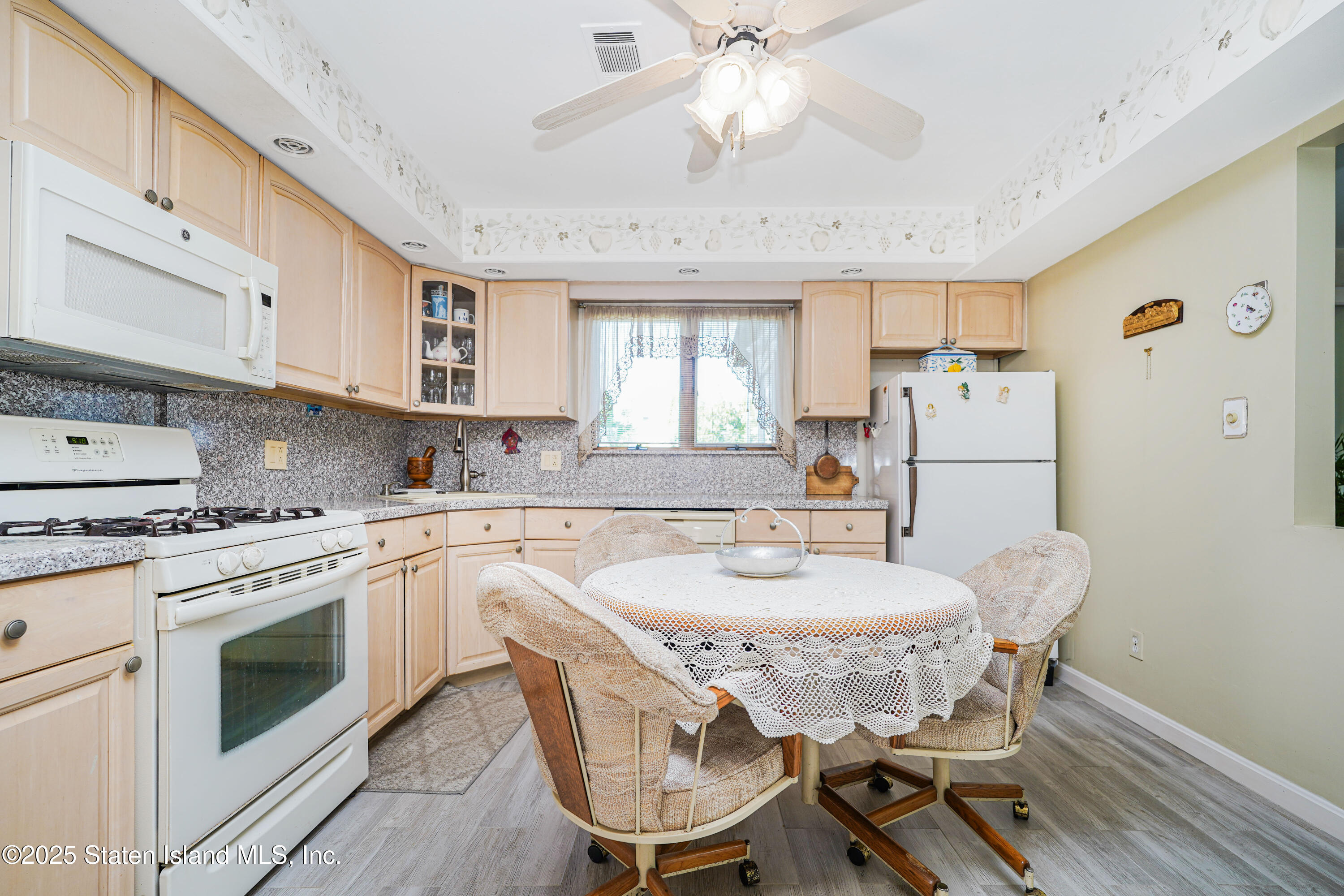 Staten Island, New York 10312, United States, 4 Bedrooms Bedrooms, ,2 BathroomsBathrooms,Residential,Active,182790