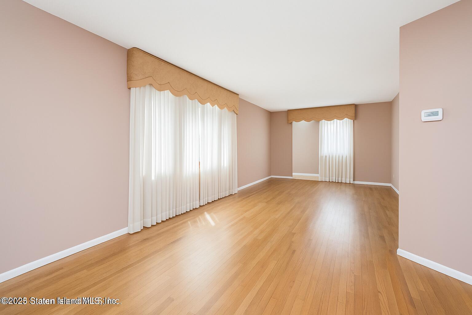 Staten Island, New York 10312, United States, 4 Bedrooms Bedrooms, ,2 BathroomsBathrooms,Residential,Active,182790