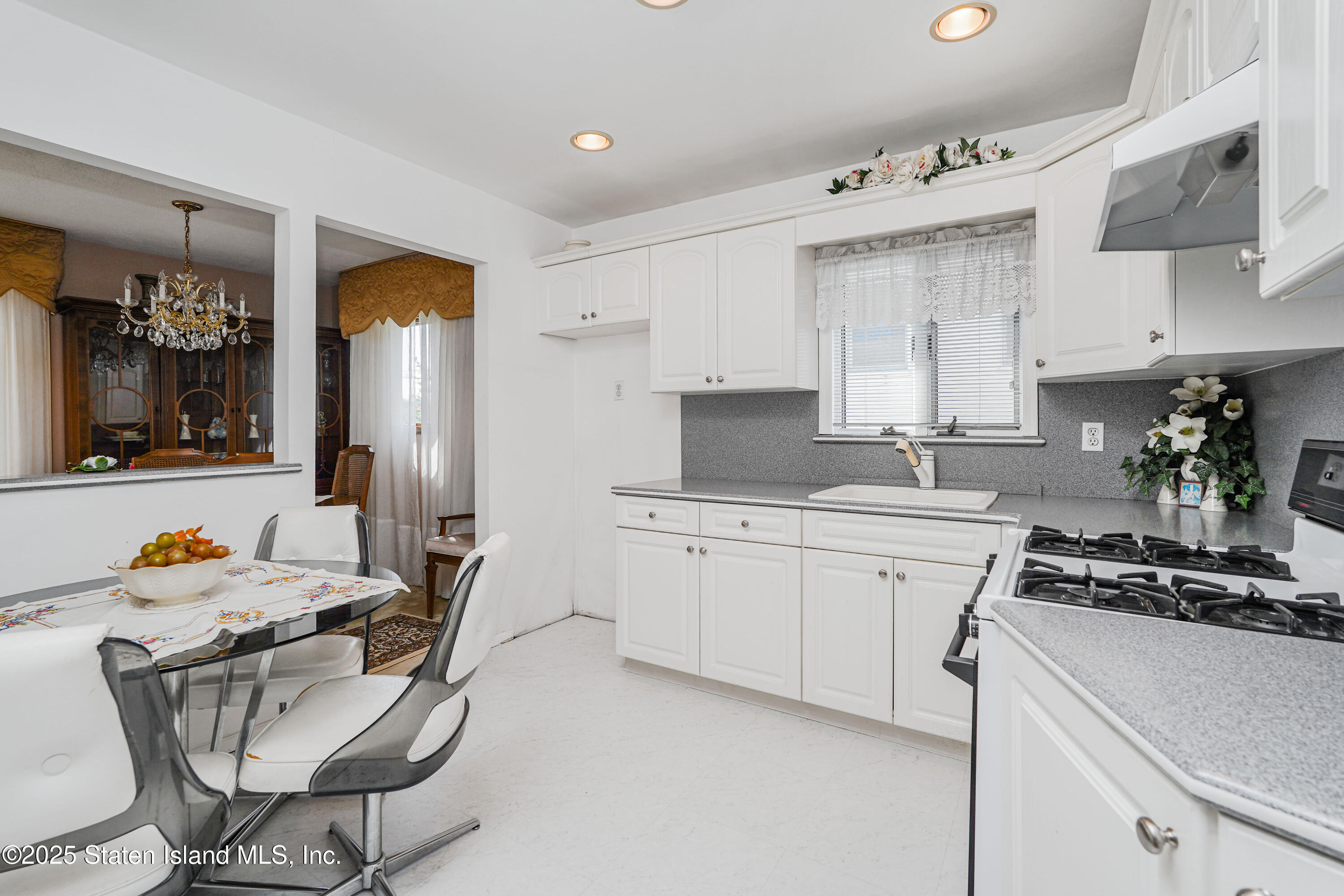 Staten Island, New York 10312, United States, 4 Bedrooms Bedrooms, ,2 BathroomsBathrooms,Residential,Active,182790