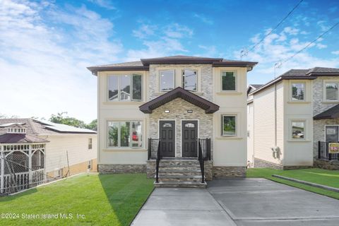 Photo of 31 Starbuck Street, Staten Island, NY 10304 (MLS # 2403928)