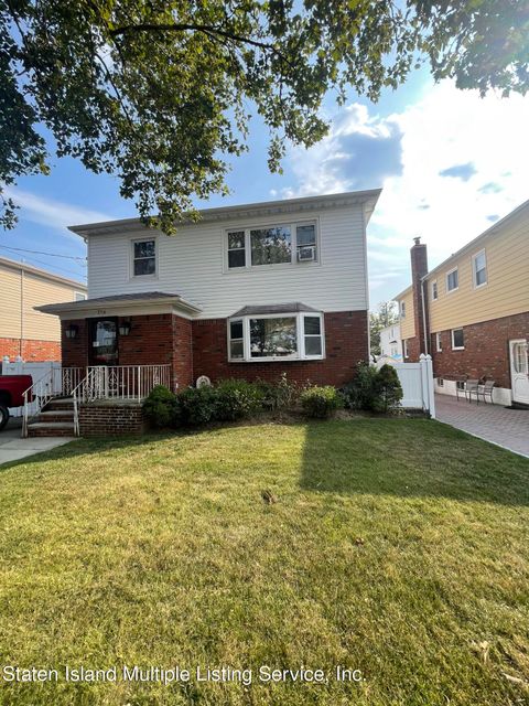 Photo of 354 Buel Avenue, Staten Island, NY 10305 (MLS # 1163375)