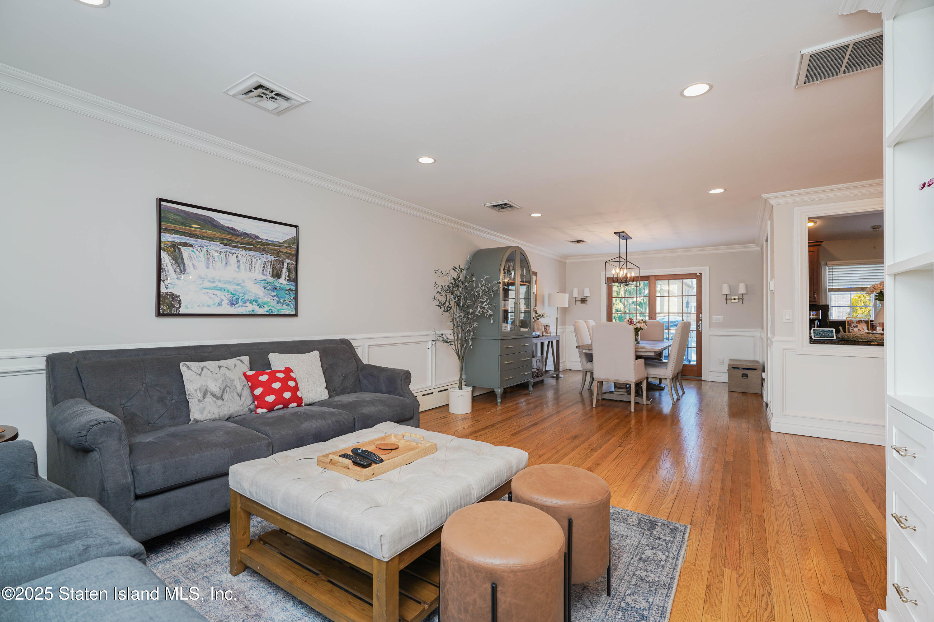 Staten Island, New York 10312, United States, 3 Bedrooms Bedrooms, ,2 BathroomsBathrooms,Residential,Pending,12423