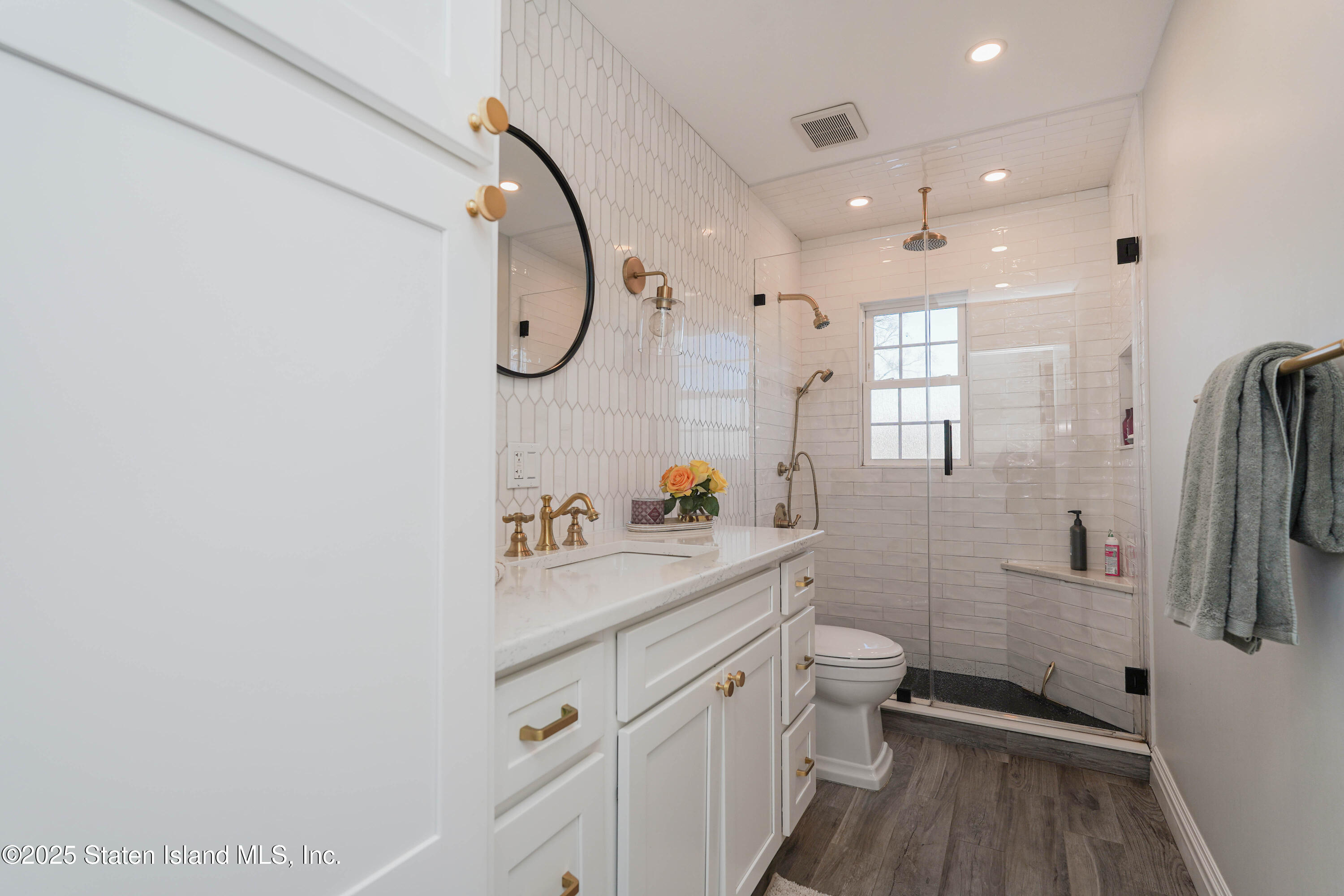 Staten Island, New York 10312, United States, 3 Bedrooms Bedrooms, ,2 BathroomsBathrooms,Residential,Pending,12423