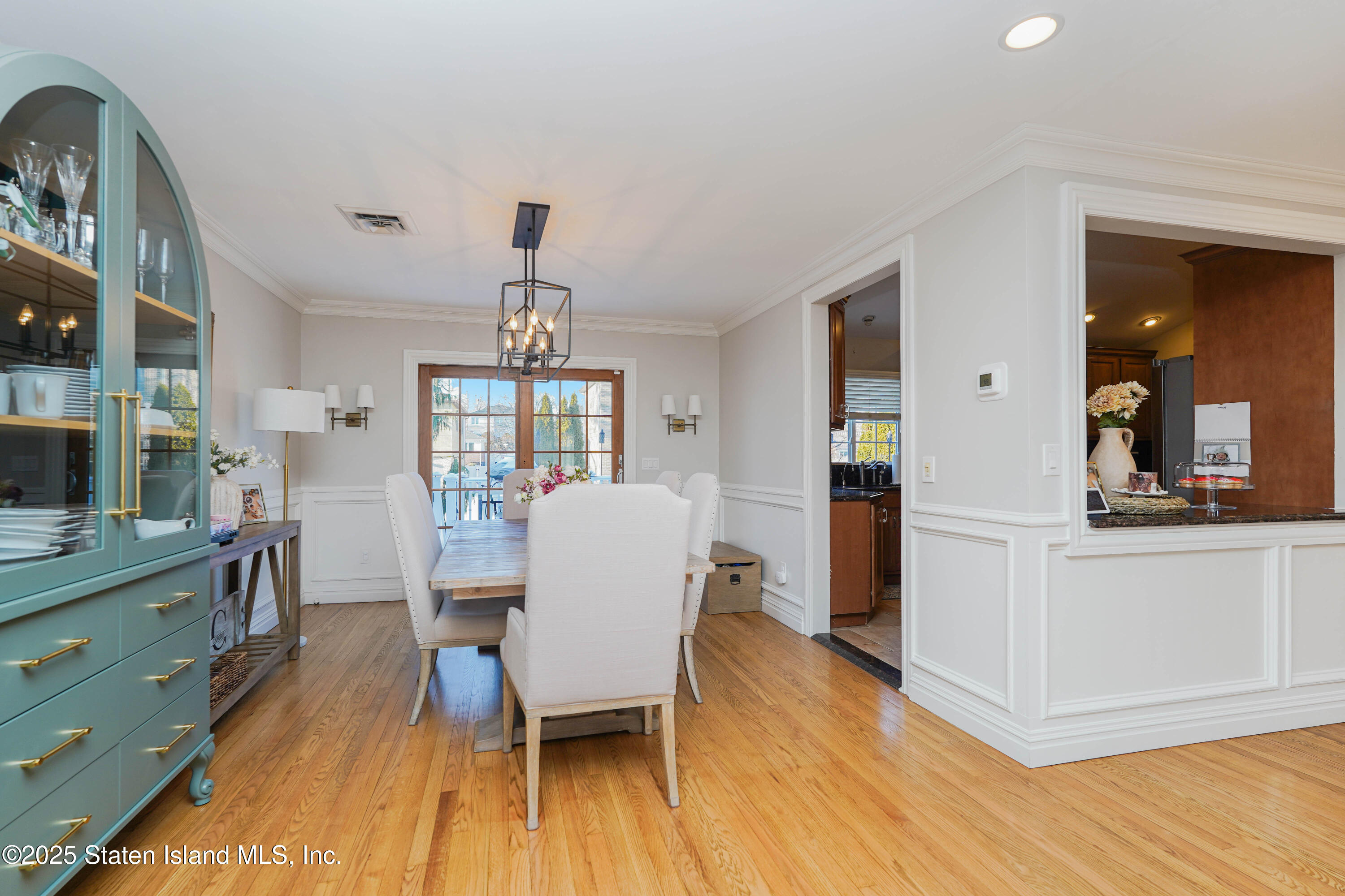 Staten Island, New York 10312, United States, 3 Bedrooms Bedrooms, ,2 BathroomsBathrooms,Residential,Pending,12423