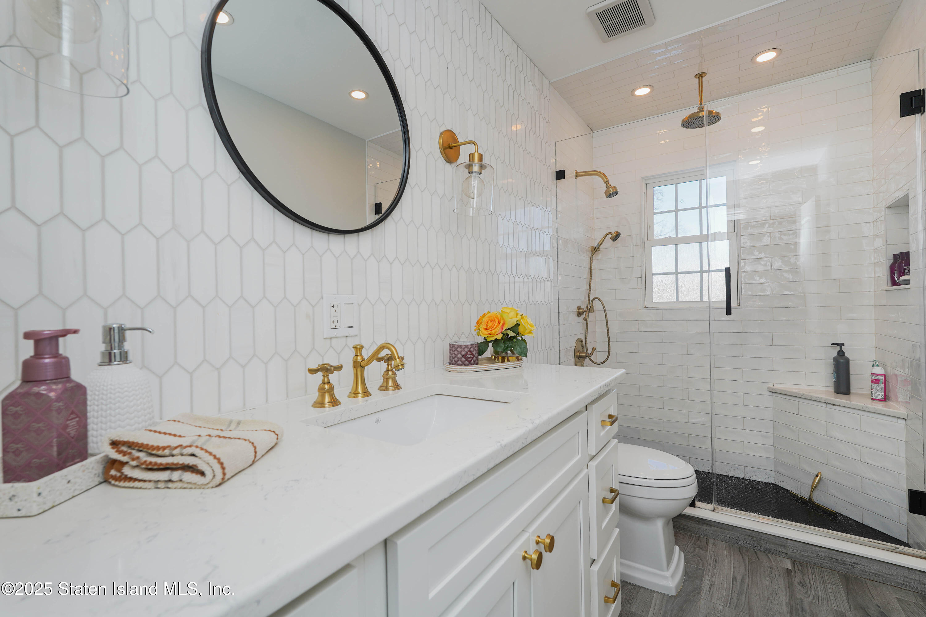 Staten Island, New York 10312, United States, 3 Bedrooms Bedrooms, ,2 BathroomsBathrooms,Residential,Pending,12423