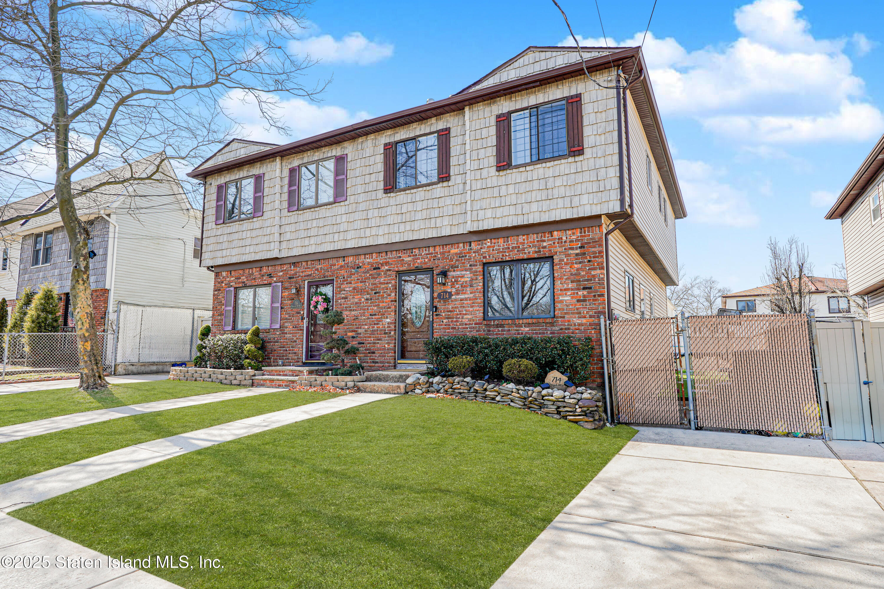 714 Drumgoole Road, Staten Island, New York image 2
