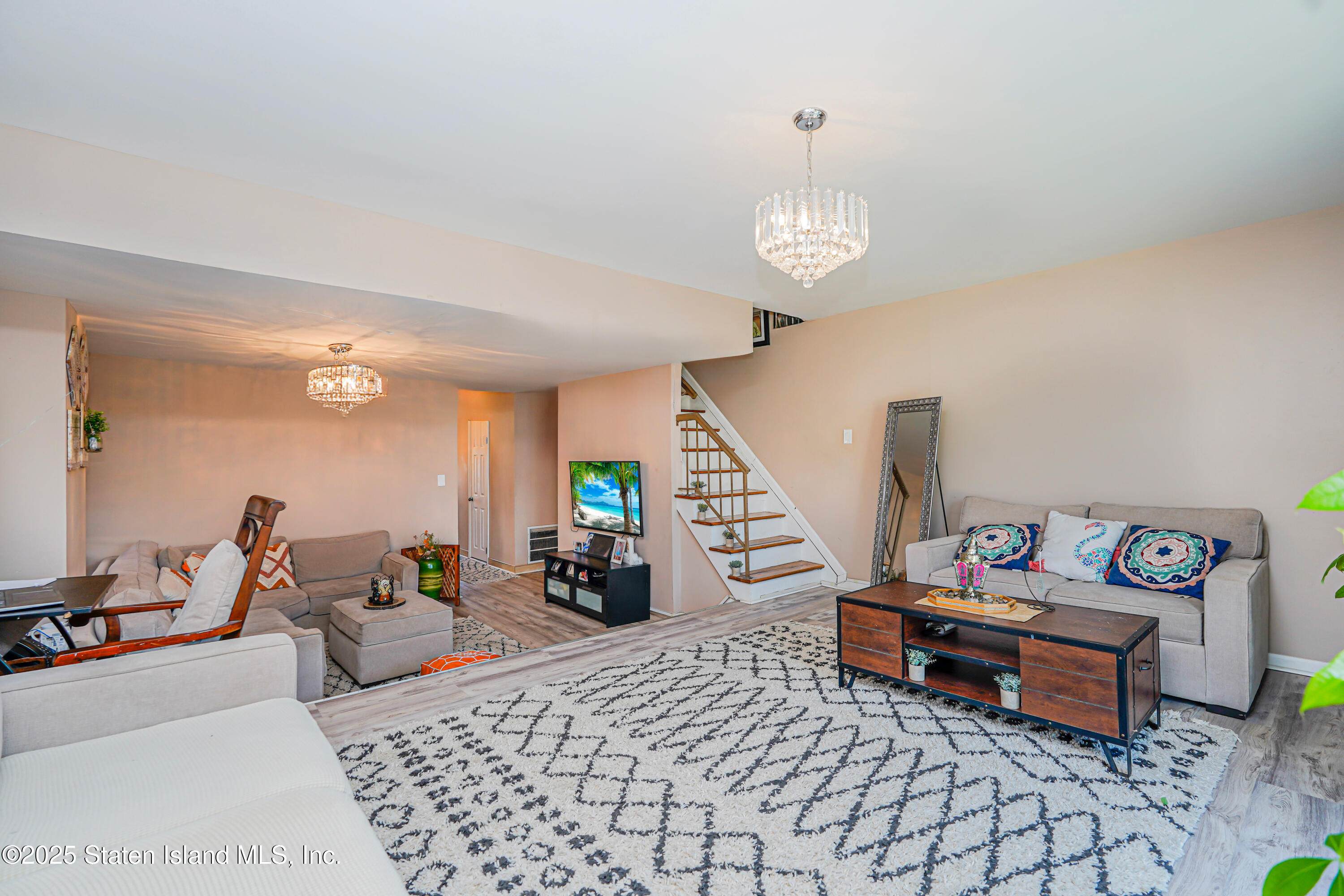 714 Drumgoole Road, Staten Island, New York image 6