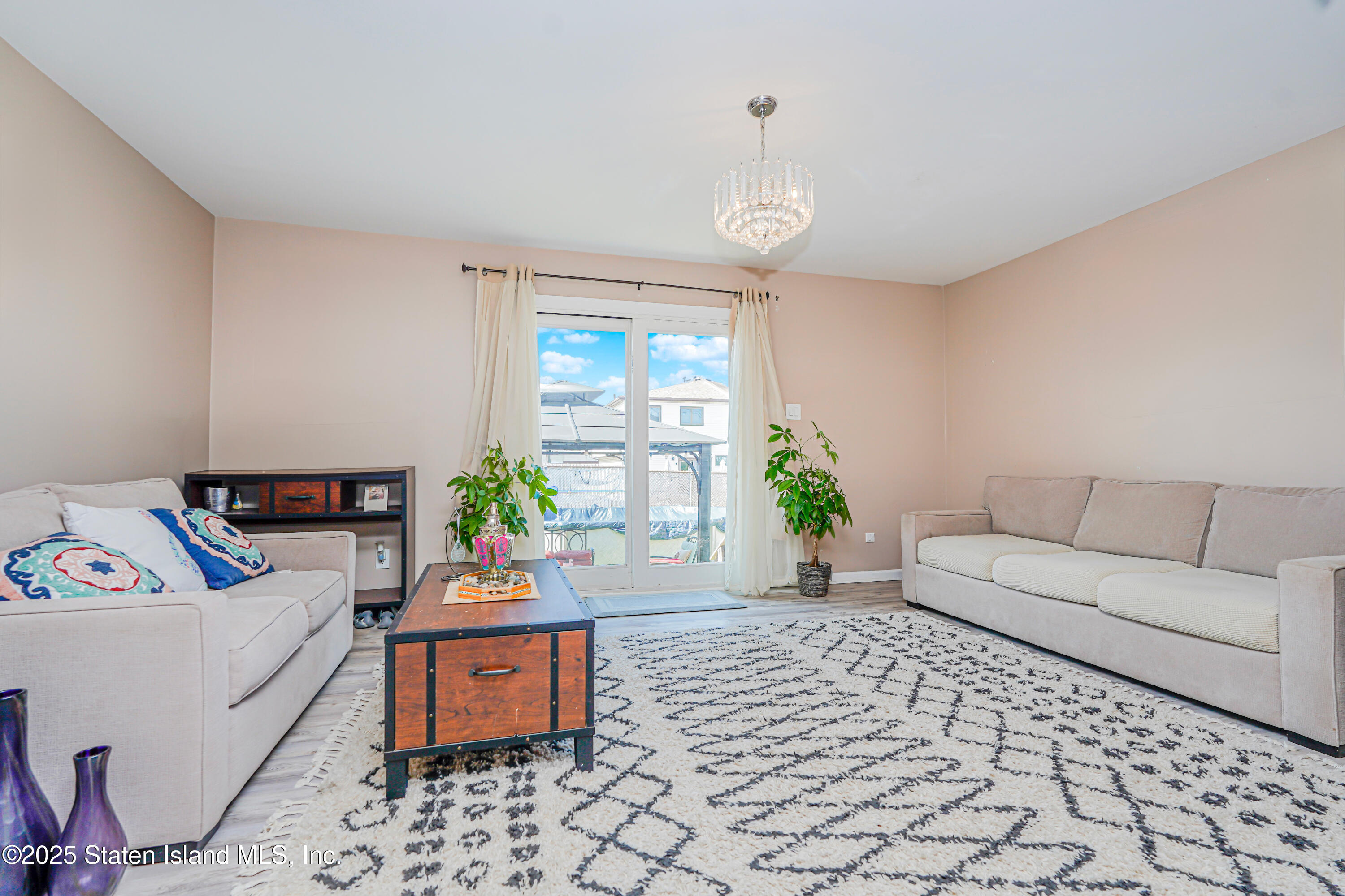 714 Drumgoole Road, Staten Island, New York image 3