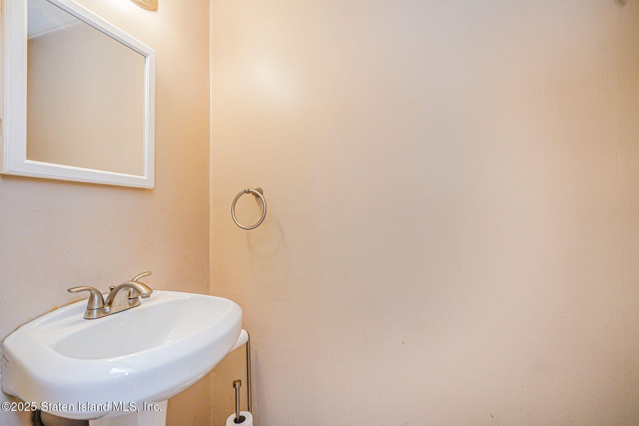 714 Drumgoole Road, Staten Island, New York image 10