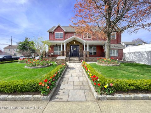 Photo of 239 Sycamore Street, Staten Island, NY 10312 (MLS # 2502176)