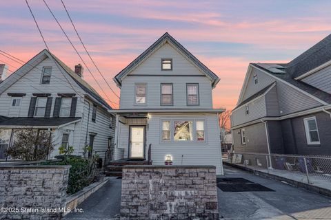 Photo of 227 Taylor Street, Staten Island, NY 10310 (MLS # 2500175)