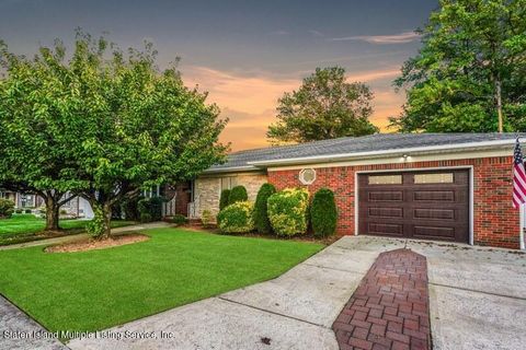 Photo of 60 Rathbun Avenue, Staten Island, NY 10312 (MLS # 2400130)