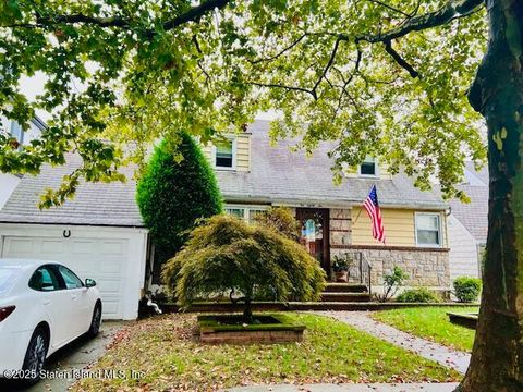 Photo of 286 Raritan Avenue, Staten Island, NY 10305 (MLS # 2505712)