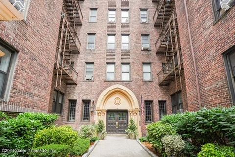 Photo of 215 Hart Boulevard #3j, Staten Island, NY 10301 (MLS # 2404013)