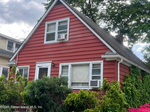 Photo of 24 Clermont Place, Staten Island, NY 10314 (MLS # 2602882)