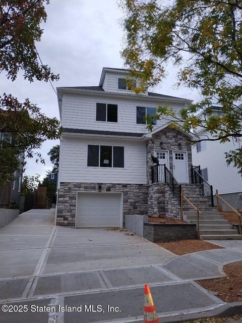 Photo of 331 Oakland Avenue, Staten Island, NY 10310 (MLS # 2505260)
