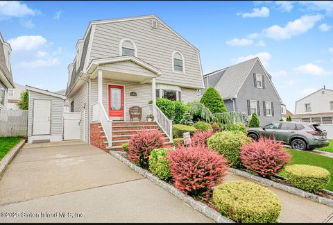 Photo of 142 Wieland Avenue, Staten Island, NY 10309 (MLS # 2502810)