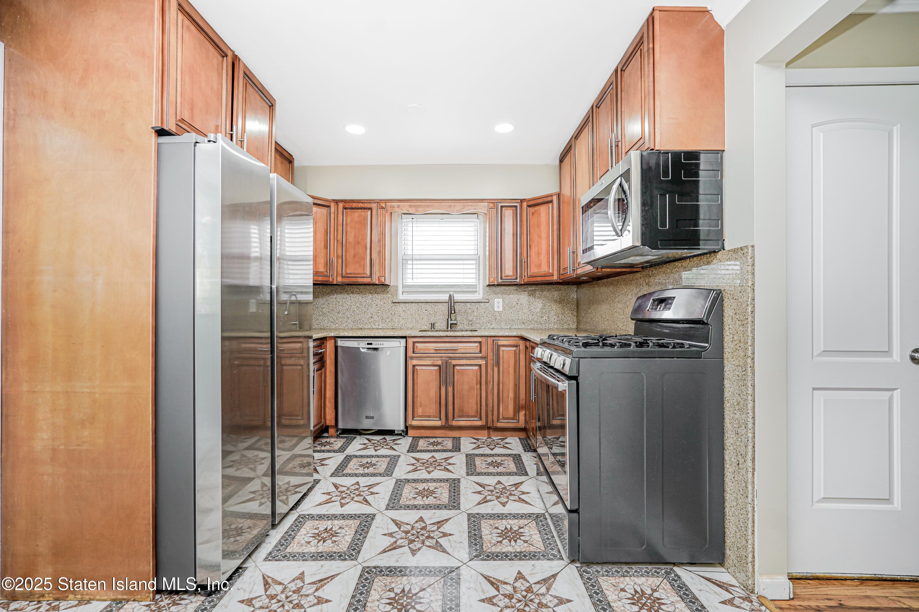 75 Ludlow Street, Staten Island, New York image 16