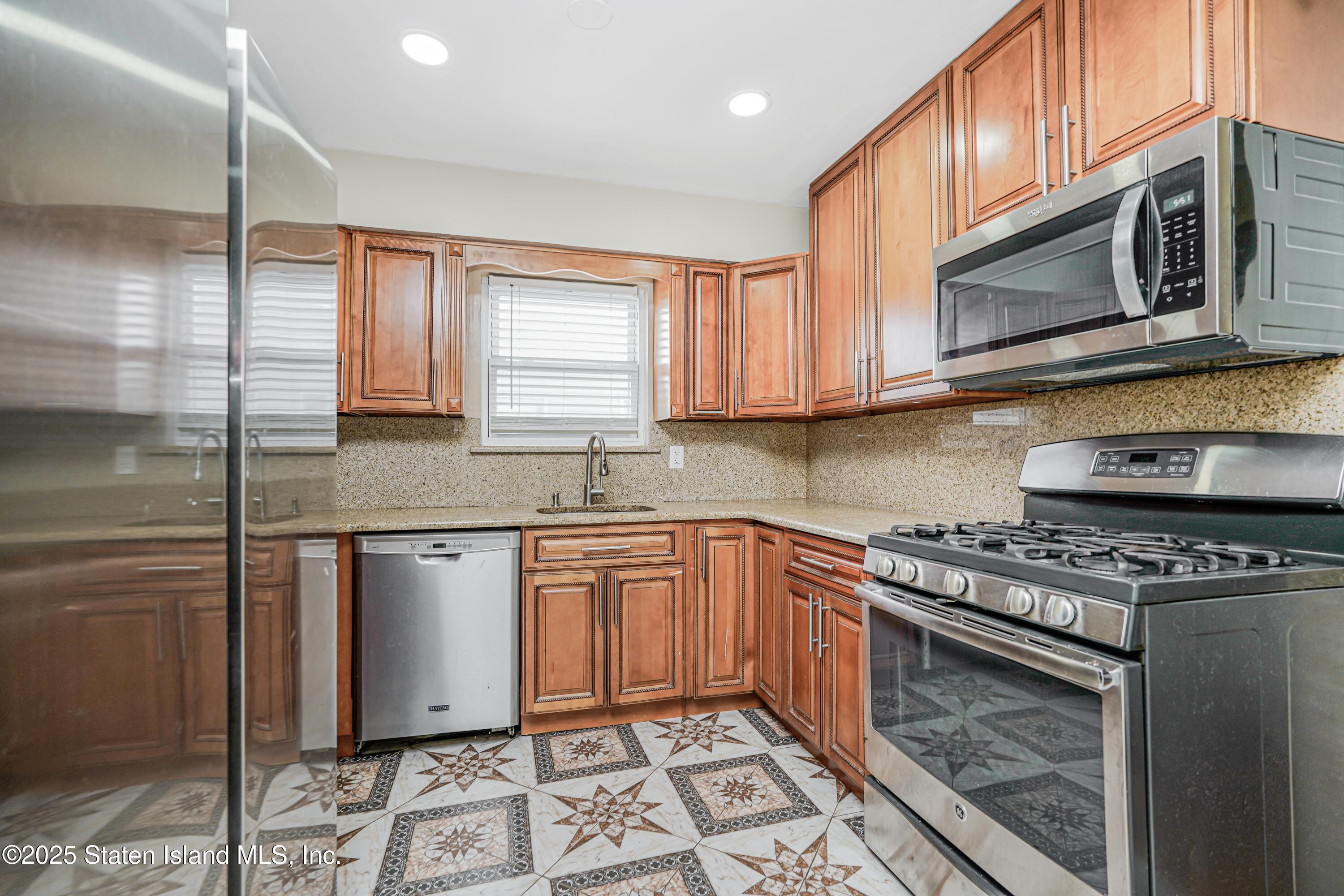 75 Ludlow Street, Staten Island, New York image 17