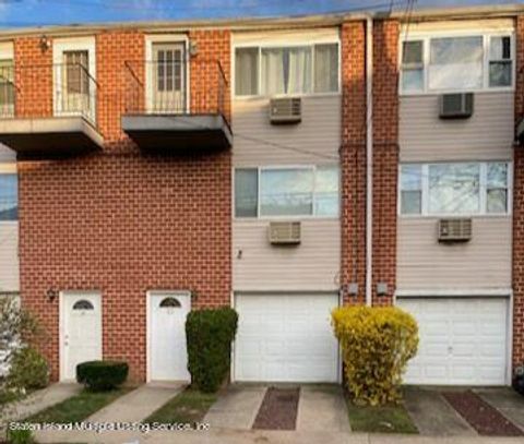 Photo of 22 Francine Court #B, Staten Island, NY 10306 (MLS # 1161051)