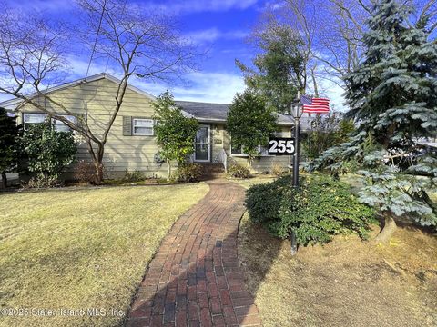Photo of 255 Caswell Avenue, Staten Island, NY 10314 (MLS # 2500818)