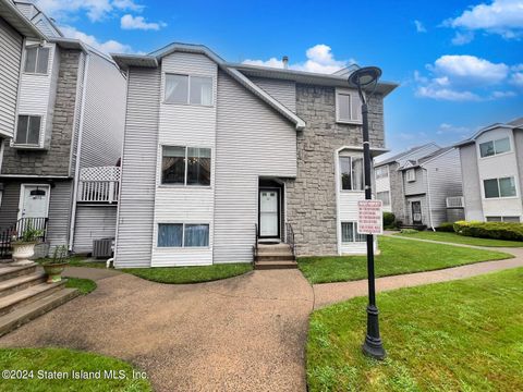 Photo of 961 Goethals Road N, Staten Island, NY 10303 (MLS # 2404403)