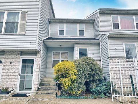 Photo of 45 Lorraine Loop, Staten Island, NY 10309 (MLS # 1161179)