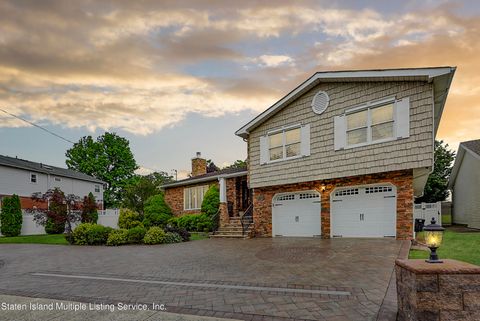 Photo of 2144 S Service Road, Staten Island, NY 10309 (MLS # 1162814)