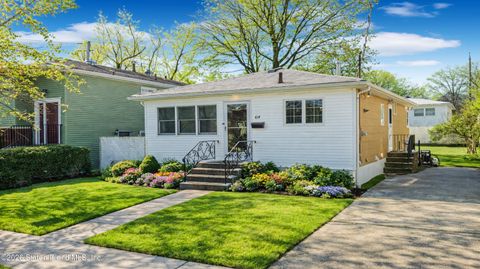 Photo of 414 Lyndale Avenue, Staten Island, NY 10312 (MLS # 2600340)