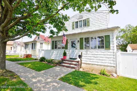 Photo of 52 Winham Avenue, Staten Island, NY 10306 (MLS # 1162304)