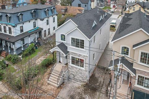 Photo of 122 Taylor Street, Staten Island, NY 10310 (MLS # 1162529)