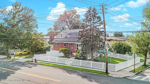 Photo of 970 Annadale Road, Staten Island, NY 10312 (MLS # 2504680)