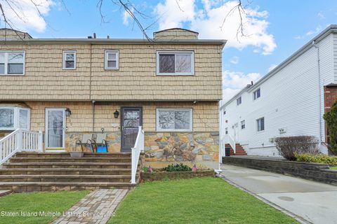 Photo of 101 Getz Avenue, Staten Island, NY 10312 (MLS # 2400651)